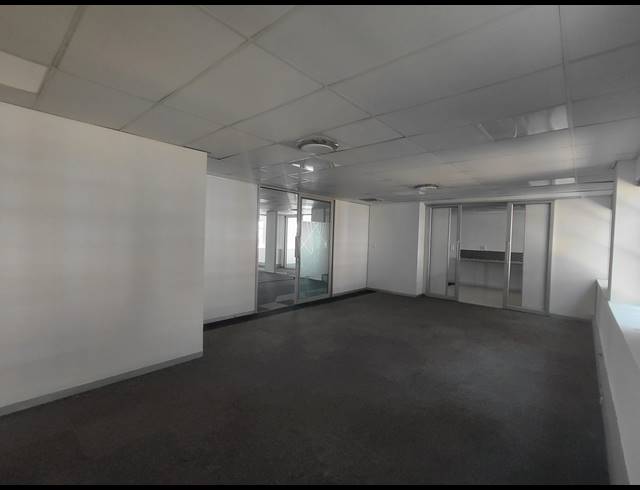 283M² OFFICE TO LET IN BRYANSTON